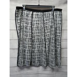 Avenue Plus Size 22 24 2X Black & White Pattern Stretchy Skirt